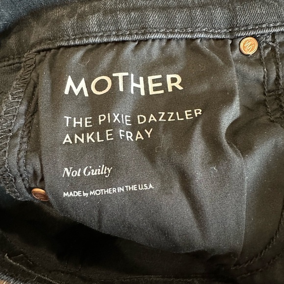 The Pixie Ankle Fray Jeans in Not Guilty
MOTHER denim
Black wash
Size 28 - Picture 3 of 11